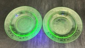Lote de 2 cuencos de sopa de borde de vidrio de depresión de uranio verde camafeo camafeo Anchor Hocking - Imagen 1 de 6