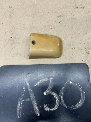 Chevrolet GMC K10 K5 K20 K30 1981 1987 carrocería cuadrada cinturón de seguridad cubierta de perno 14027508 Foto 1 de 4