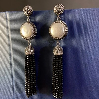 Brincos longos de borla folheados a ródio com pedra preciosa ônix preto e madrepérola 24 cwt - Imagem 1 de 4