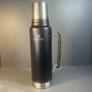 Stanley Classic Bottiglia Nera Isolata Sottovuoto Bocca Larga 1,5 QT / 1,4 L Thermos - Foto 1 di 5