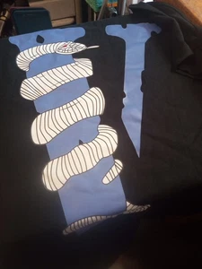 Vlone Men’s  Classic Logo Snake Graphic Short Sleeve Black Shirt Streetwear Sz M - Picture 1 of 3