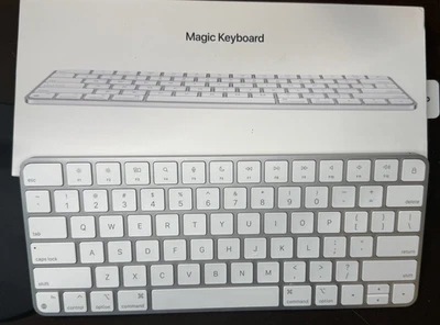Apple Magic Keyboard A2450 — Inalámbrico, Recargable (Rayo) — Excelente Estado Foto 1 de 4