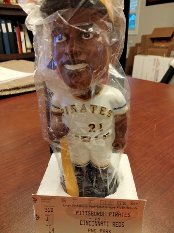 2001 PITTSBURGH PIRATES ROBERTO CLEMENTE BOBBLEHEAD - PNC PARK GIVEAWAY - TICKET Cover