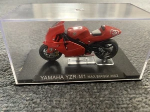 1/24 Scale Model diecast Moto GP Yamaha YZR-M1 (Max Biaggi 2002) - Picture 1 of 3