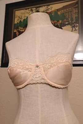 Sujetador Victoria's Secret en muy buena condición sin tirantes blanco satinado 34C de colección etiqueta dorada Foto 1 de 4