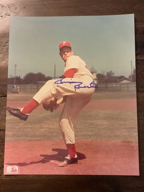 Robin Roberts Autographed 8x10 Photo Pose 2 - Image 1 of 1