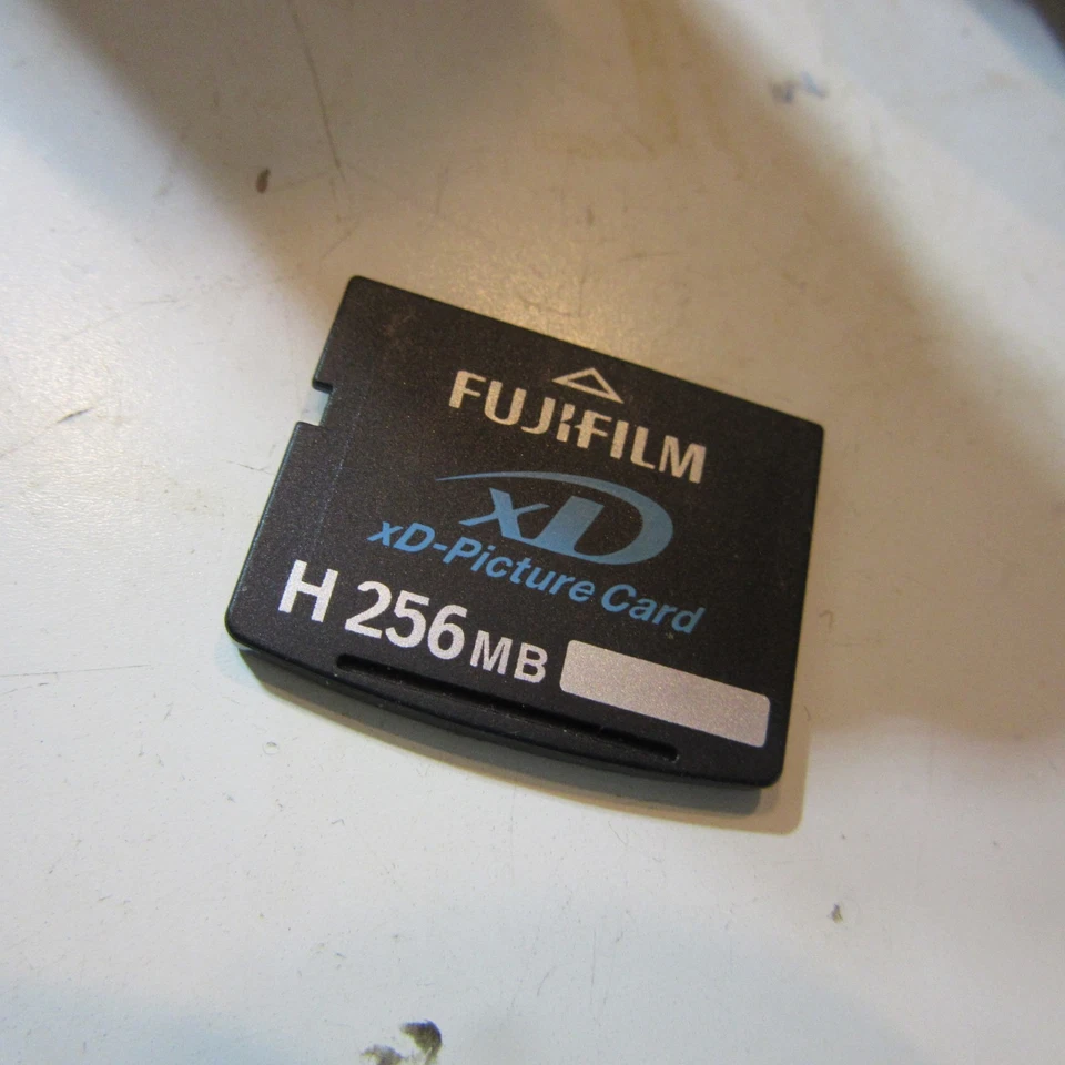 xD Picture Memory Card 256MB Fujifilm Type H for Camera - Image 1 of 1