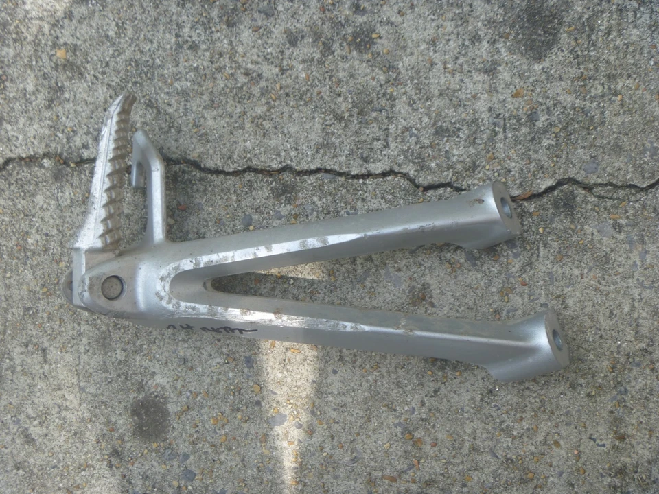 Clavija trasera y montaje OEM 06-07 Suzuki GSXR750 750 RH Foto 1 de 1