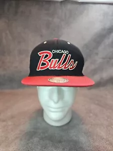 Chicago Bulls Mitchell & Ness Snapback Sombrero Guión Negro/Rojo Madera Dura Clásicos - Imagen 1 de 9