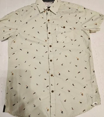 Free Planet Button-Up Shirt Surfer Print Mens Size Small Style FN9P63MIN - Image 1 of 4