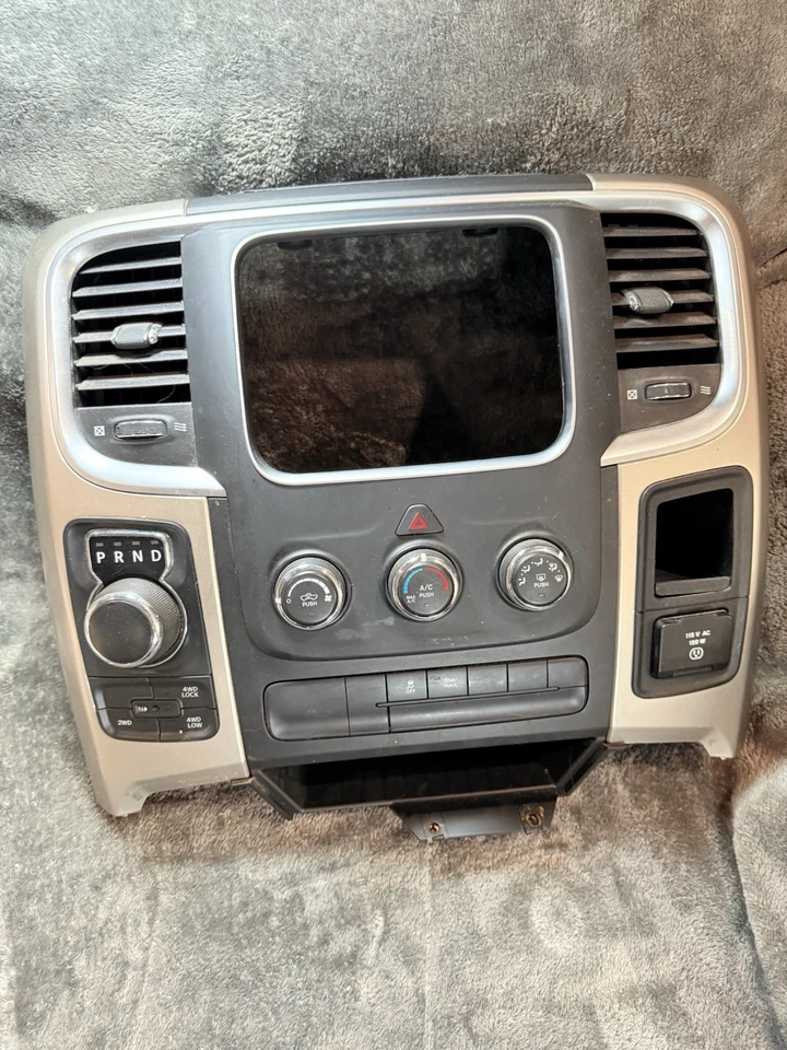 Dodge Ram 1500 2500 2013-2018 radio navegación tablero bisel. OEM Foto 1 de 4