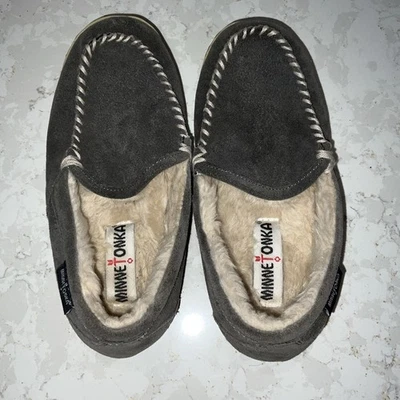 Minnetonka Sheepskin Lined Suede Upper Hardsole Slippers Women's Size 6 - Image 1 of 4