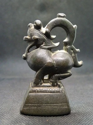 321g Ancien Poids SINGHA avec Anse Opium 20 Tical Birmanie Bronze Burmese Weight - Photo 1/4