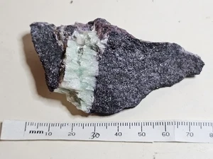 Talco verde menta in matrice di cromite con ricca kammererite viola - Lapponia FINLANDIA - Foto 1 di 7