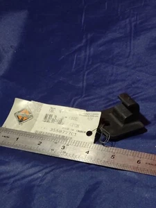 NEW GENUINE OEM INTERNATIONAL 47/4900, 7100, 81/82/83/8600 HOOD CATCH 3558777C1 - Picture 1 of 13