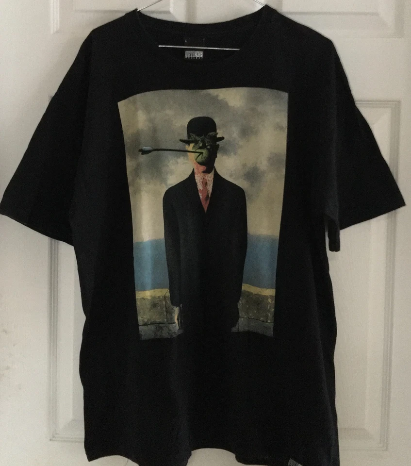 Fifty24sf Galería "El Hijo del Hombre 1964" Pintura Obra Negra Gráfica Camiseta L Foto 1 de 4