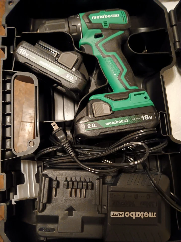 Drill With Charger & 2 Battery Plus Carrying Case Amazing Quality Work Well - Image 1 of 1