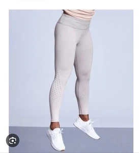 Athleta Contender Aero 7/8 Apretado en Gris Guijarro, Mediano, Correr Legging Gimnasio Yoga - Imagen 1 de 8