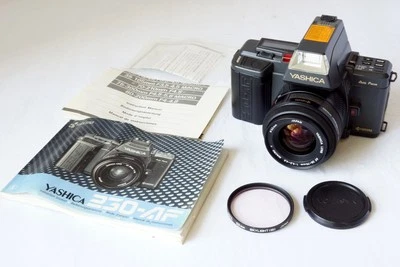 Yashica 230 AF Kyocera 35mm Film Camera w 35-70mm 1:3.3-4.5 MACRO Lens Work Well - Image 1 of 4