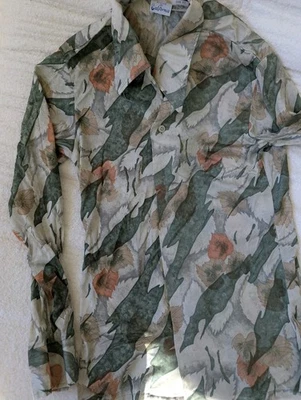 Винтажная абстрактная шелковистая диско-рубашка 70-х «Стильная в Калифорнии» с воротником для вечеринки - Изображение 1 из 4