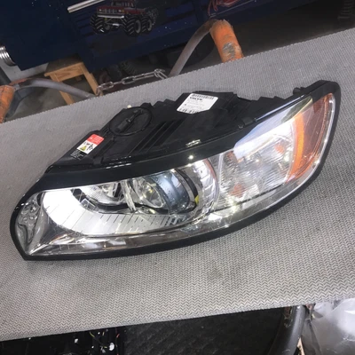 2008 2009 2010 2011 Volvo S40 V50 conductor izquierdo oculto bi xenón faro faro faro Foto 1 de 4