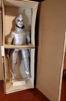 Muñeca de porcelana "TIN-MAN" MAGO DE OZ, cuerpo de tela por Franklin Heirloom SIN SOPORTE  Foto 1 de 4