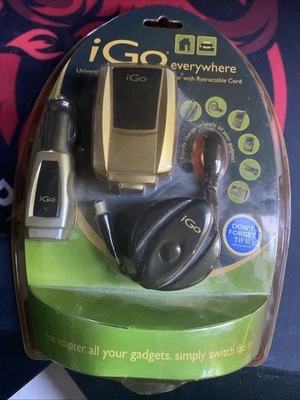 Adaptador de corriente universal de pared y automático iGo en todas partes con cable retráctil nuevo Foto 1 de 4