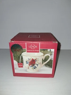 Vela taza de té Lenox Winter Greetings - aroma a pino Foto 1 de 4