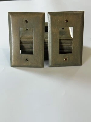 Cubierta interruptor luz manchada madera metal Foto 1 de 4