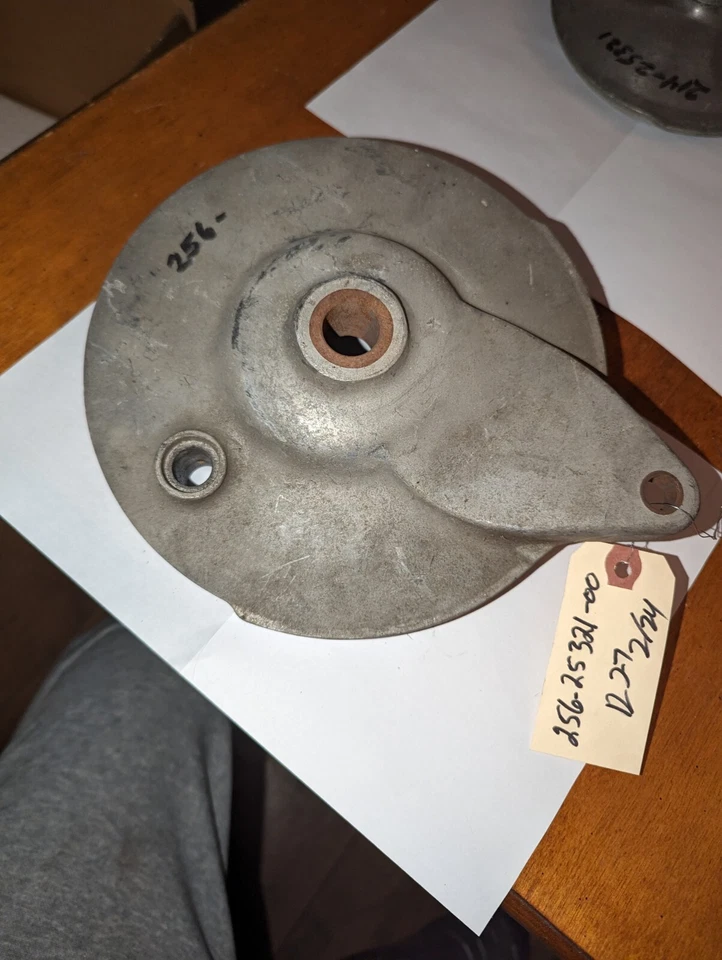 256-25321-00 PLACA RESPALDO FRENO TRASERO YAMAHA TX 650 XS1 XS2 -70-74 R27 Foto 1 de 4