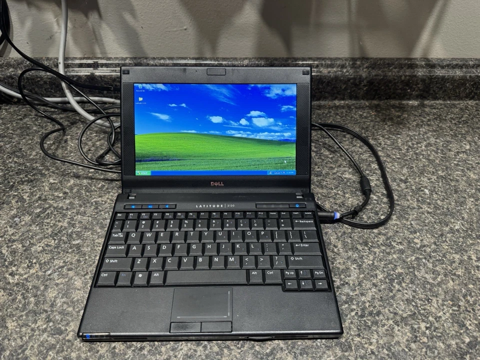 Dell Latitude 2120 Mini  Laptop Intel Atom N455 1.66GHz 2gb RAM 250gb HDD Win XP - Image 1 of 4