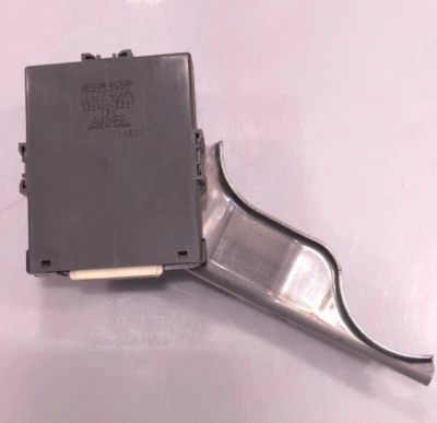 2006-2010 TOYOTA SIENNA NETWORK GATEWAY COMPUTER P/N 8911145010 GENUINE OEM PART - Image 1 of 4