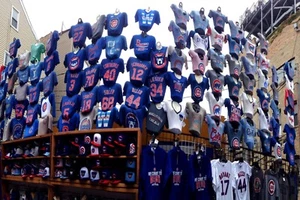 Wrigley Field Street Vendor Photograph 2016 World Series Season - Picture 1 of 3