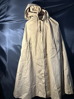 Poncho Vintage Tostado-Caqui Capa Botón Frontal Capa Con Capucha Hecho en Polonia Foto 1 de 4