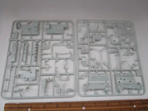 REVELL LONDON BUS 1/24 SCALE Complete Engine Parts Trees NEW - Picture 1 of 1