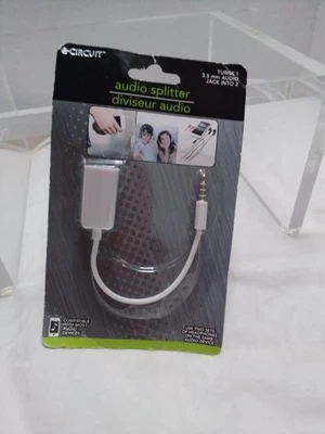 E-Circuit AUDIO SPLITTER. Turns 1- 3.5 mm Audio Jack Into 2. NEW. Works w/ Ipod+ - Image 1 of 2