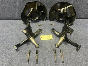 87-93 OEM FORD Mustang V8 5.0L Front Spindles Pair Knuckle Set LH RH Dust Shield - Picture 1 of 21