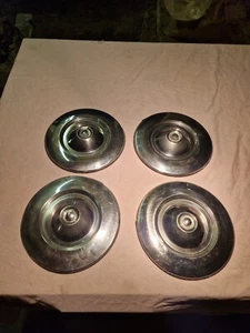 Stainless steel wheel trim for Peugeot 504 - Picture 1 of 2