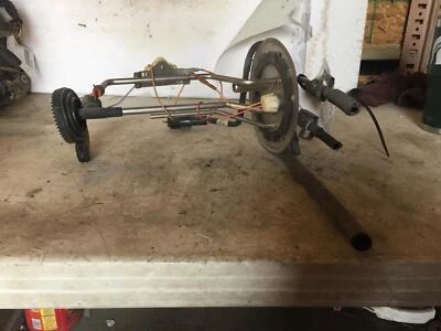 Used Fuel Pump fits: 2005  Ford e350 van Pump Assembly gasoline front of rea Foto 1 de 4