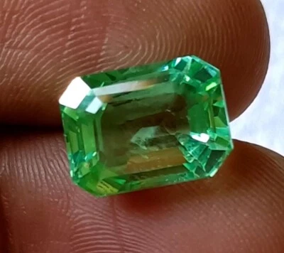 AAA 15.5 Ct+ Natural Ceylon Green Sapphire Radiant Cut Loose Certified Gemstone - Image 1 of 4