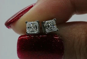 Pendientes de tachuelas de corte princesa de 1 quilate en oro blanco real liso de 14 K atornillado posterior  - Imagen 1 de 7