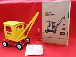 SUTCLIFFE 1973 PRESSED STEEL JUNIOR CRANE VN MINT & UNUSED IN ORIGINAL BOX - Picture 1 of 12