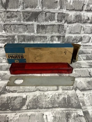 Nuevo de Lote Antiguo Mopar 1970 1971 Dodge Dart Demon Lente Trasera Roja Sidemarker 3420783 Foto 1 de 3