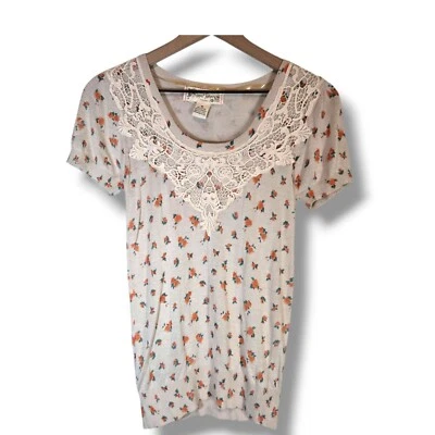 Suéter feminino tomate voador médio creme floral manga curta renda - Imagem 1 de 4