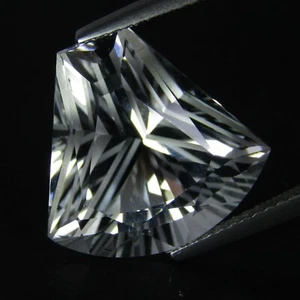 13,46 kt Atemberaubender natürlicher weißer Topas 15 x 15,8 mm Fancy Cut Kollektion Edelstein REF VDO - Bild 1 von 4