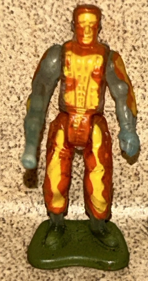 Micro Machines Predator Galoob 1996 Vintage Dutch Thermal Figure - Image 1 of 4