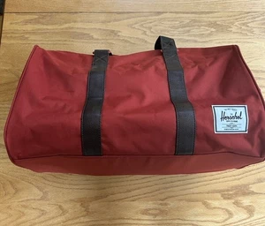 Herschel Supply Co. Novel Weekender Duffle Bag Red Burgundy Vegan Handles - Bild 1 von 9