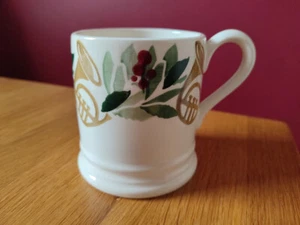 NEW Emma Bridgewater 0.5 1/2 pint mug 'Bring in the Green' Christmas spongeware - Picture 1 of 1