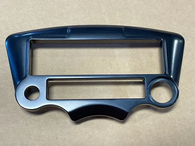 BIG DOG MOTOCICLETAS 2009-10 BULLDOG BAGGER OEM RADIO ALPINA FASCIA CUBIERTA ANODIZADO Foto 1 de 4