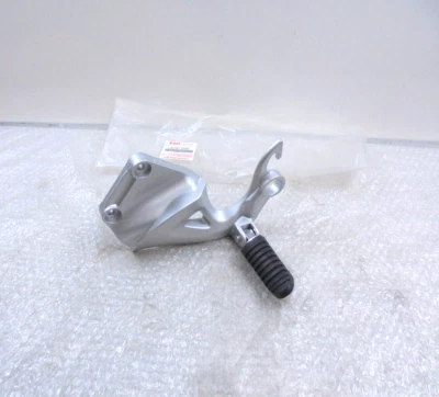 Conjunto de reposapiés y suspensión trasero izquierdo Suzuki GSX1300R Hayabusa 2008-2014 nuevo 4370015H Foto 1 de 4